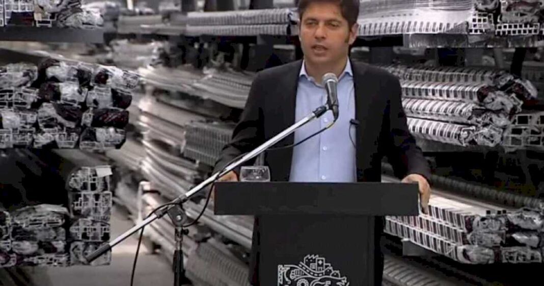 axel-kicillof-apunto-contra-el-gobierno-de-milei:-esos-que-se-dicen-eficientes-son-bien-vagos,-los-decretos-se-los-escriben-otros