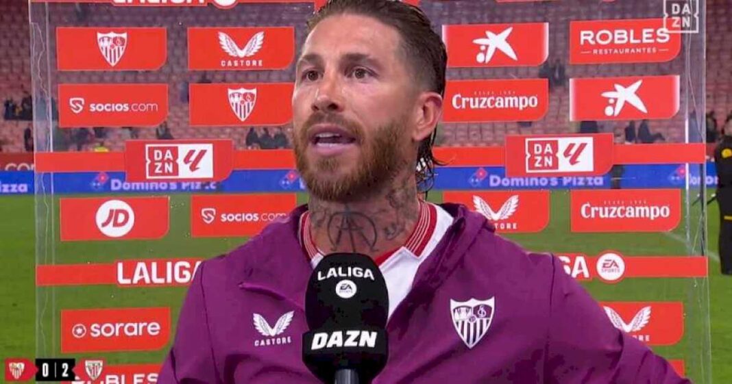 callate-ya:-el-tenso-cruce-de-sergio-ramos-con-un-hincha-del-sevilla,-que-perdio-y-quedo-a-un-punto-del-descenso-en-espana