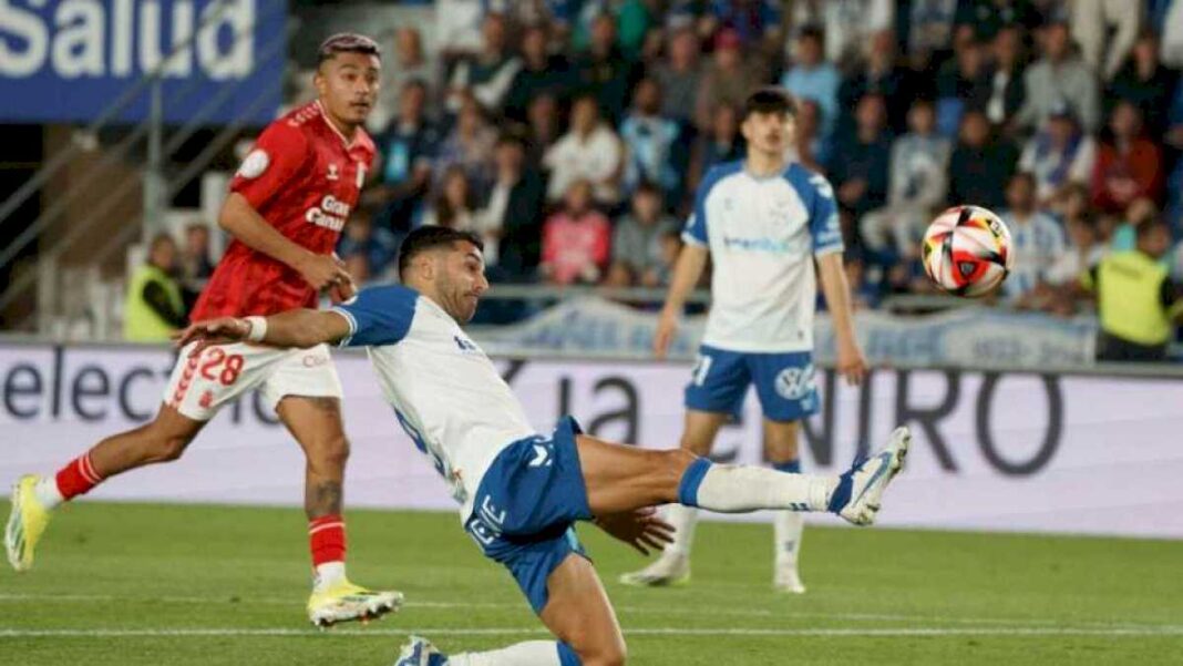 el-tenerife-se-come-a-las-palmas-y-se-mete-en-octavos-de-copa