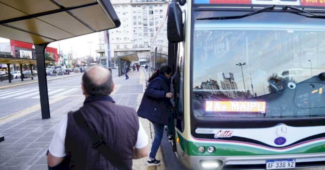 el-gobierno-confirmo-que-desde-este-martes-aumenta-el-boleto-minimo-de-colectivo-a-$-270-y-el-de-tren-a-$-130-en-el-amba