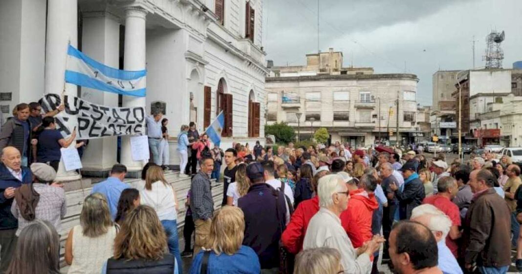 no-hubo-manera-de-poder-frenarla:-un-intendente-bonaerense-creo-una-nueva-tasa-y-los-productores-presentaron-un-amparo