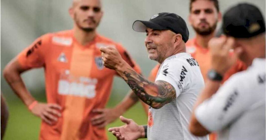 un-futbolista-brasileno-que-tuvo-a-jorge-sampaoli-en-atletico-mineiro-cuestiono-al-dt:-que-esta-haciendo-este-pequeno?