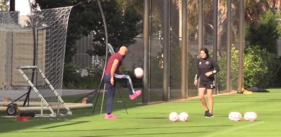 custodio-de-lionel-messi-y-futbolero:-se-viralizo-un-video-de-yassine-cheuko-jugando-con-una-pelota