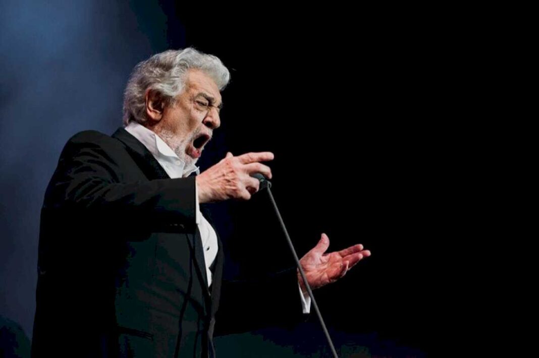 tras-28-anos,-placido-domingo-volvio-a-uruguay-y-agoto-su-show-en-la-plaza-de-toros