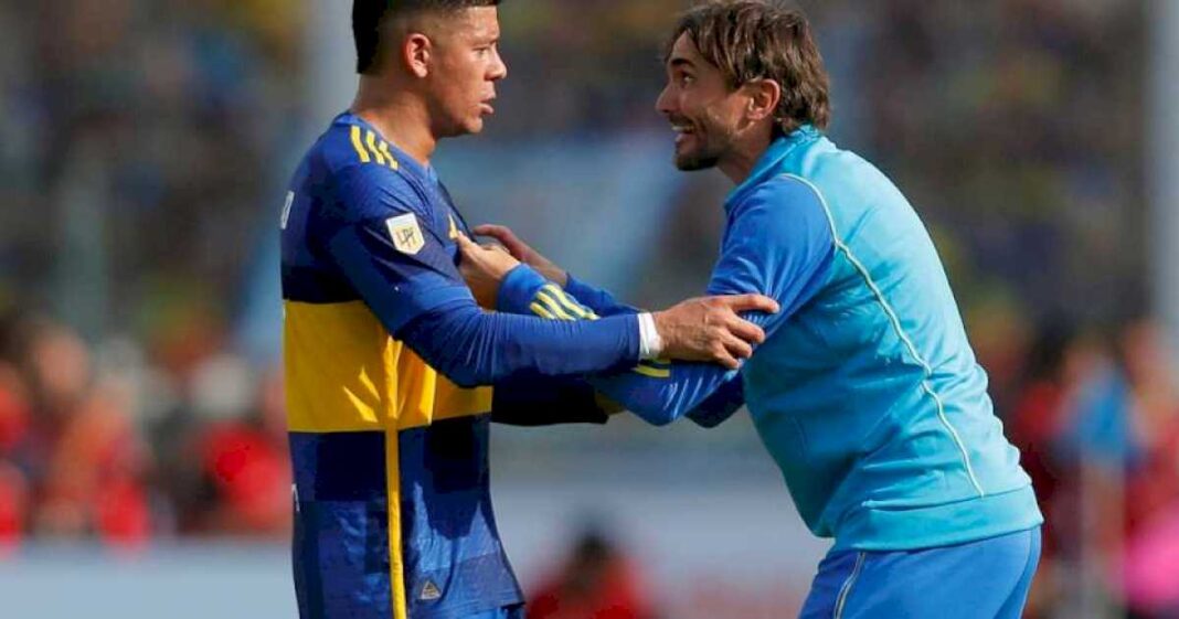 el-talon-de-aquiles-del-boca-de-diego-martinez:-entra-dormido-a-los-partidos-y-siempre-corre-desde-atras