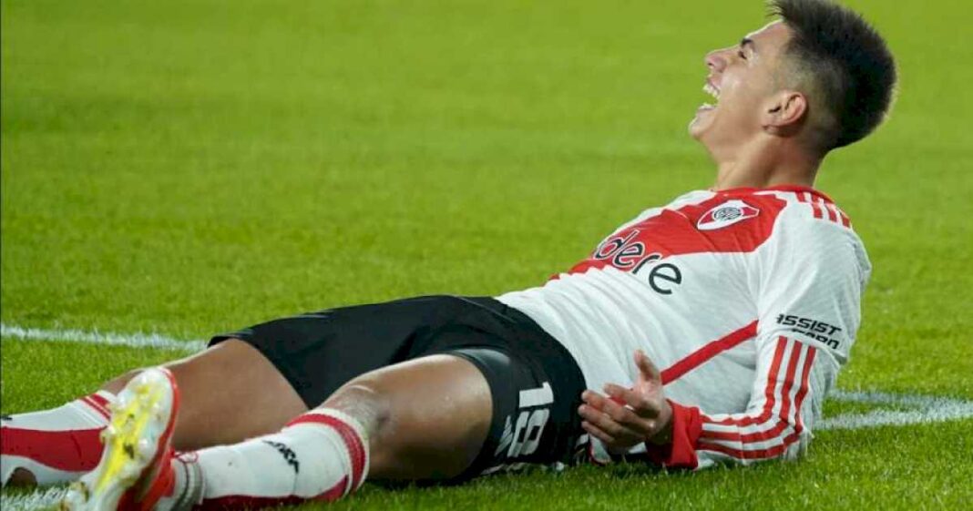 belgrano-quiso-hacer-una-salida-del-manchester-city-y-river-no-lo-perdono:-error-grosero-y-gol-de-echeverri