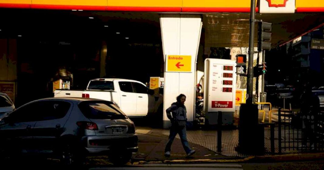 aumenta-la-nafta-el-sabado-por-la-suba-de-impuestos:-cuanto-saldra-el-litro-de-combustibles