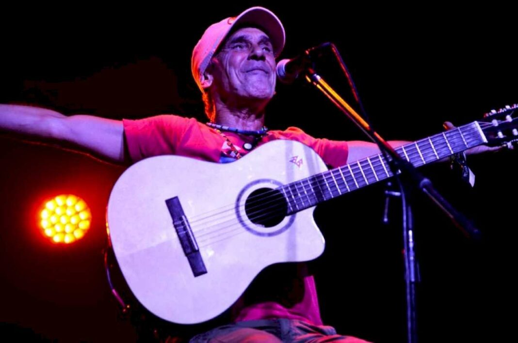 manu-chao-rompio-su-promesa:-dijo-que-no-haria-mas-discos-y-pronto-sacara-su-primer-album-en-17-anos