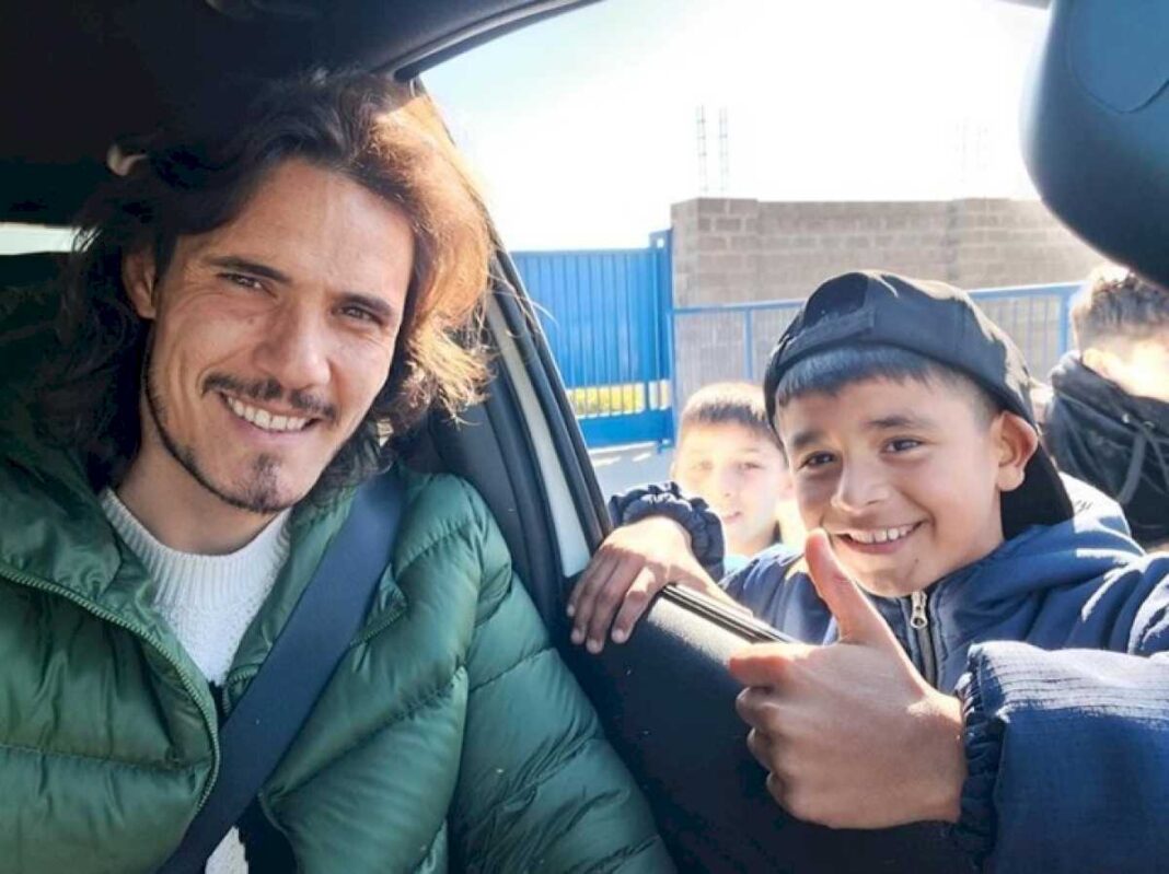 edinson-cavani,-remisero-de-un-chico-de-10-anos-de-las-inferiores-de-boca:-la-historia-detras-de-la-foto-viral