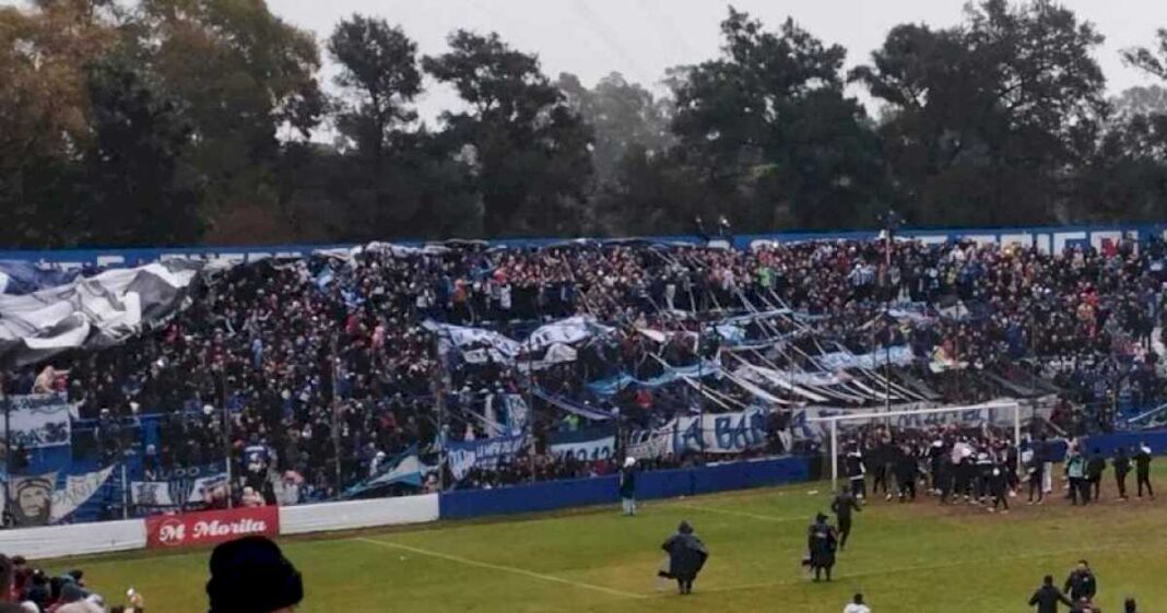 una-mujer-murio-al-quedar-en-medio-de-un-tiroteo-entre-barras-de-almagro-y-estudiantes-de-buenos-aires