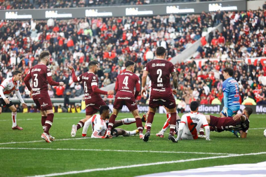 river-empato-con-lanus-por-borja:-el-11-de-los-refuerzos,-con-apenas-un-aprobado-y-dos-que-no-dieron-la-talla