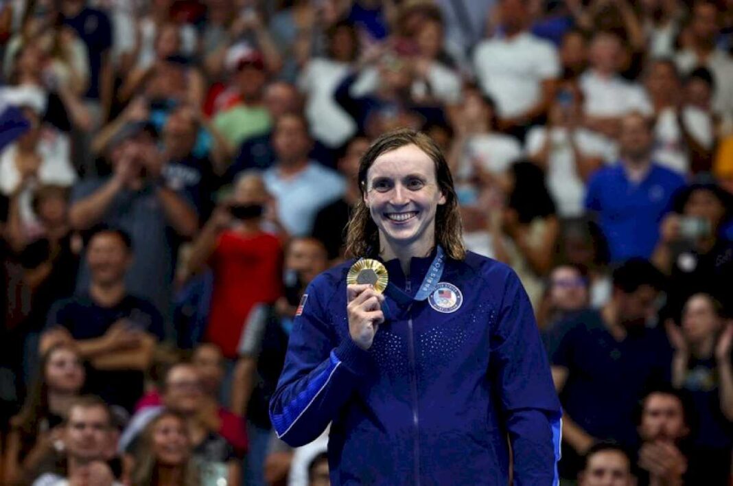 la-natacion-en-los-juegos-olimpicos-paris-2024:-una-lluvia-de-records,-dos-leyendas-doradas,-la-prodigio-canadiense-y-el-nuevo-rockstar-frances