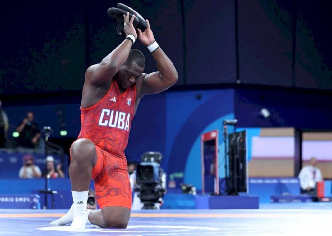 mijain-lopez,-de-cuba-a-la-eternidad:-gano-su-quinto-oro-en-cinco-juegos-olimpicos,-colgo-sus-botas-y-se-metio-en-la-historia-grande-del-deporte