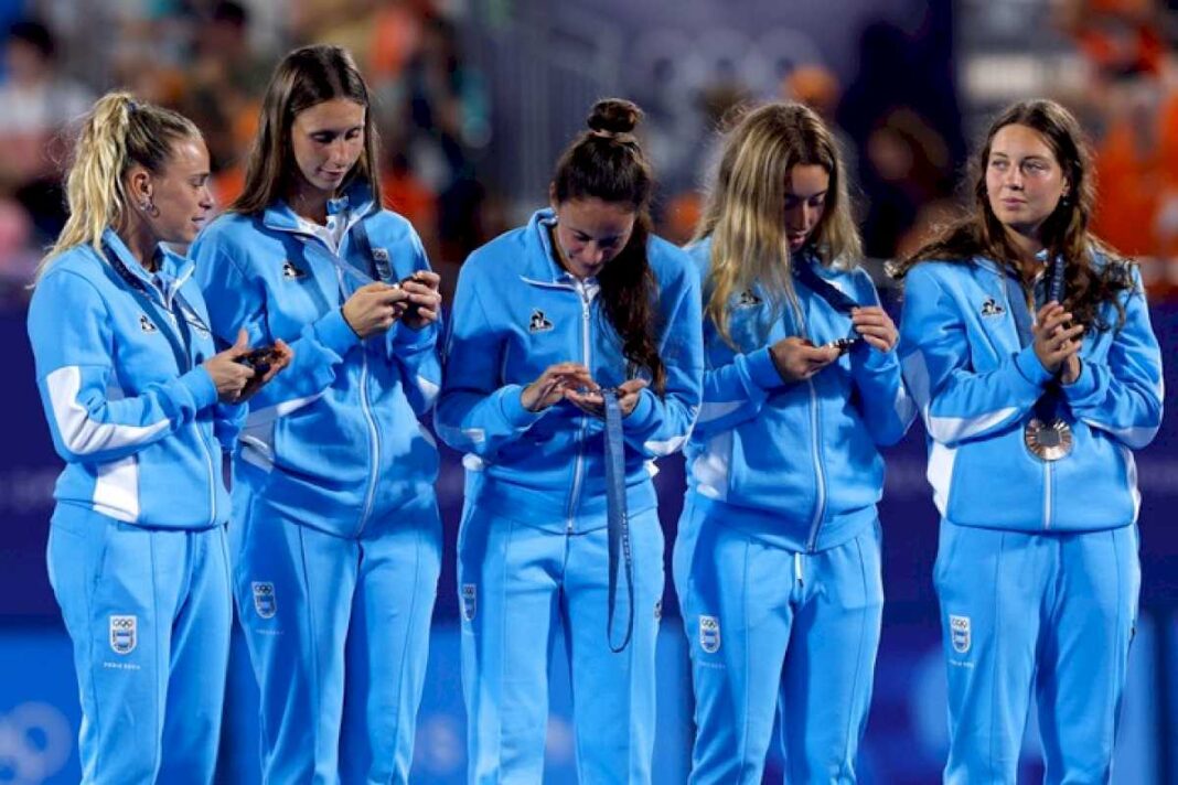 las-leonas-son-de-bronce-en-paris-2024:-la-felicidad-y-el-orgullo-de-un-equipo-que-respeto-el-legado-de-una-marca-registrada