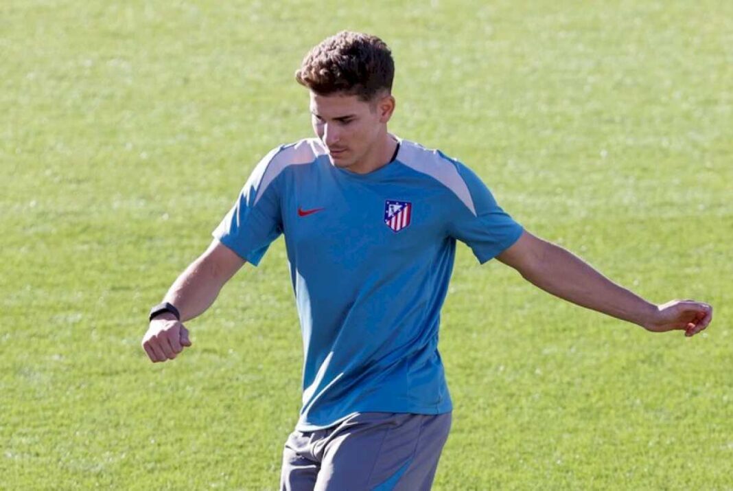 el-elogio-de-diego-simeone-para-julian-alvarez-antes-de-su-debut-en-el-atletico-de-madrid:-todas-sus-caracteristicas-se-acercan-a-nuestro-adn