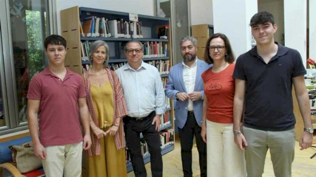 donan-428-ejemplares-sobre-el-holocausto-a-la-biblioteca-de-lucena