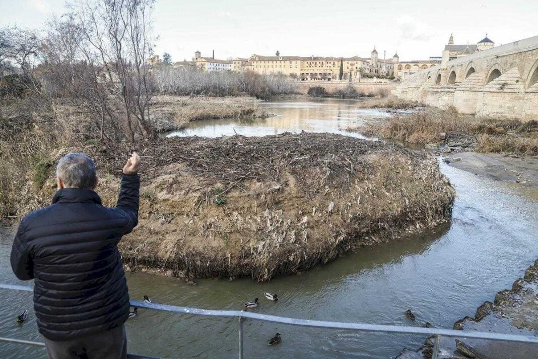 el-tsja-confirma-una-sancion-contra-el-ayuntamiento-y-emacsa-por-verter-aguas-fecales-al-rio-guadalquivir-a-su-paso-por-cordoba