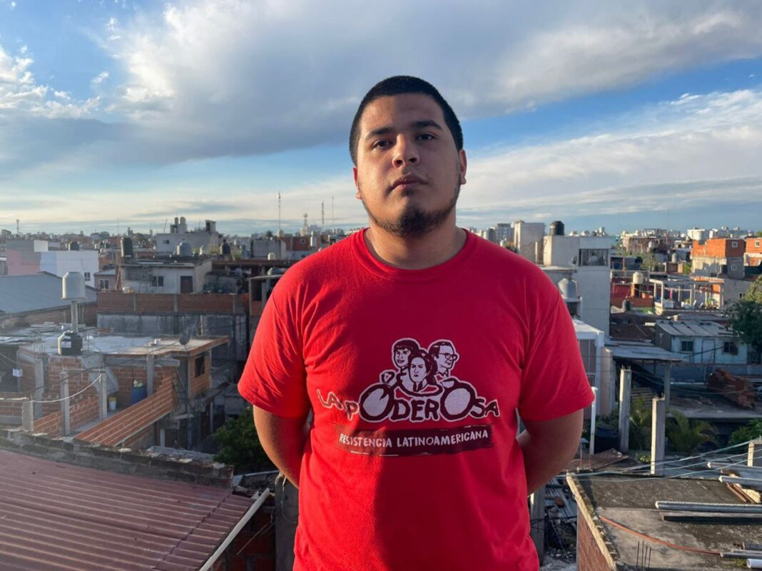 Diego Mora, economista, en una entrevista hablando sobre la realidad de los barrios populares.