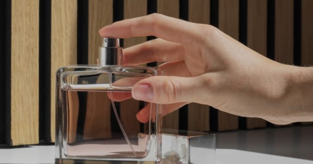 Logo de la ANMAT y frasco de perfume con signo de prohibición