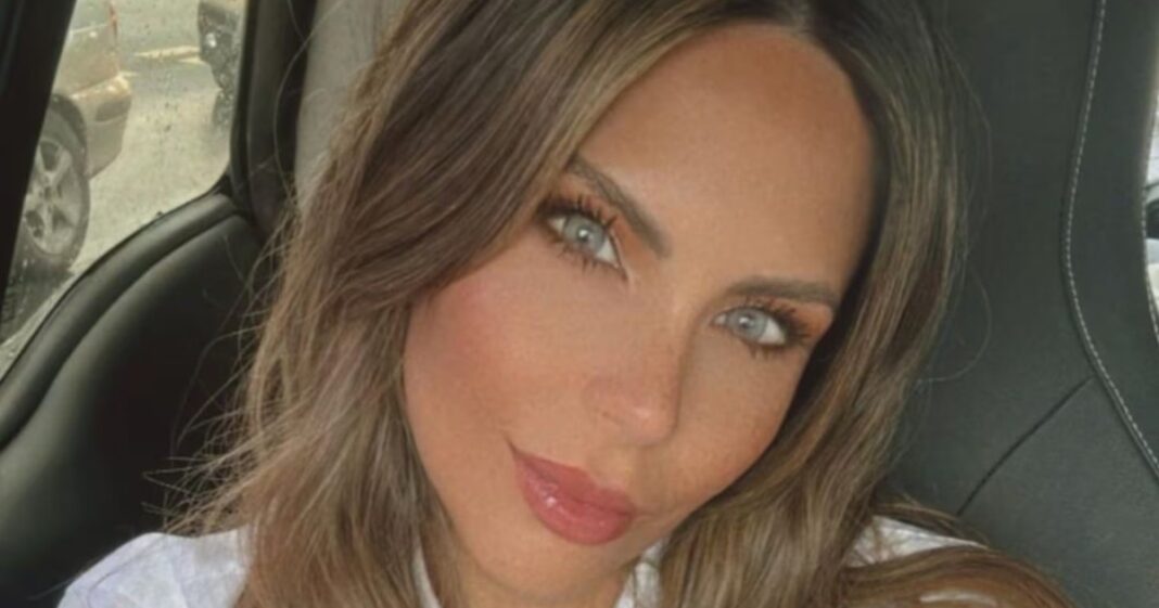 Barby Franco posa junto a su Tesla Cybertruck, vehículo involucrado en el accidente en Cañuelas.