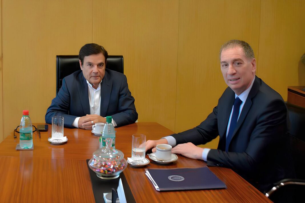 Carlos Rovira hablando en un acto político en Misiones