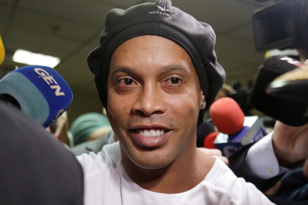 Fotografía de archivo de Ronaldinho y Dalia López en un evento en Paraguay.