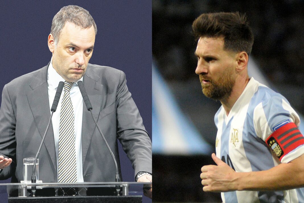 Logotipo de la TV Pública Argentina junto a un balón de fútbol.