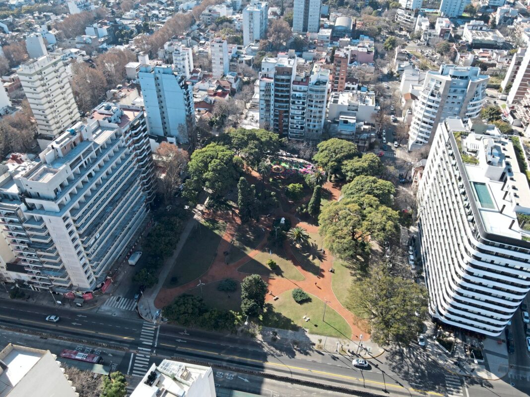 Gráfico ilustrativo mostrando la evolución de precios de alquileres e inflación en Argentina.