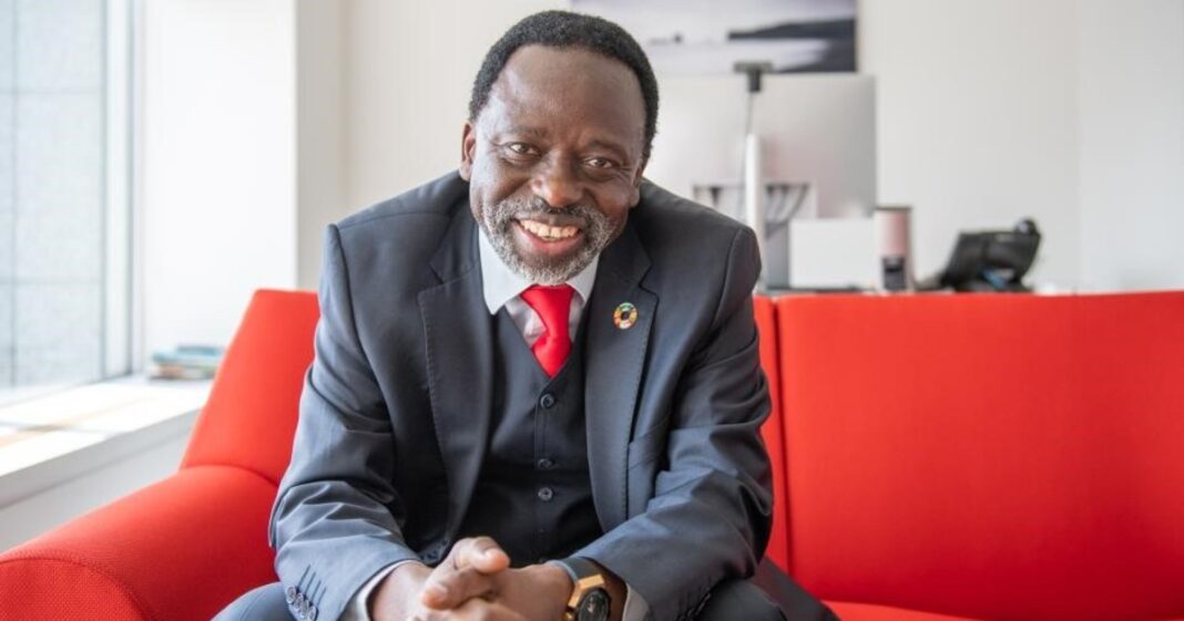 Sede de la Universidad de las Naciones Unidas con el logotipo de Nestlé en un contexto de debate sobre salud pública