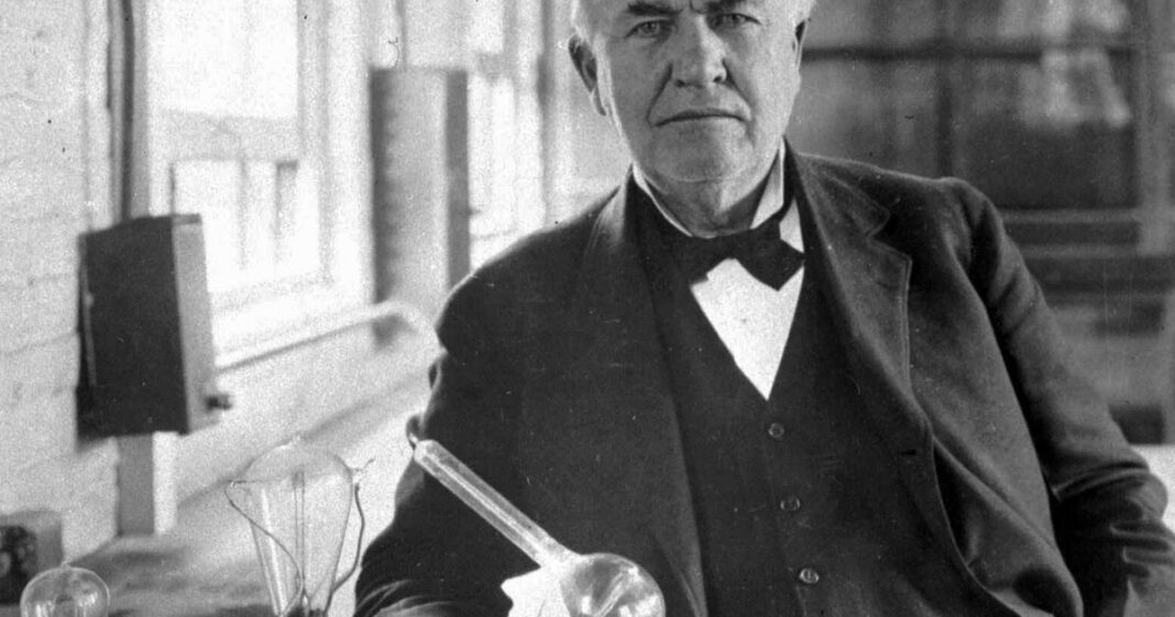 Retrato de Thomas Alva Edison en su laboratorio