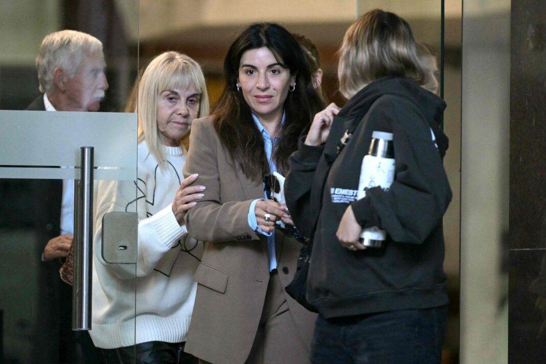 Gianinna Maradona ingresa a los tribunales de San Isidro para declarar en el juicio.