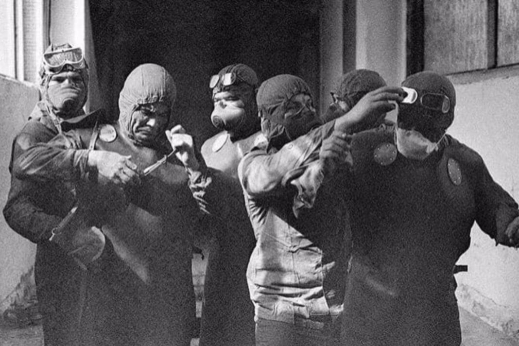 Tres trabajadores de Chernóbil conocidos como el escuadrón suicida