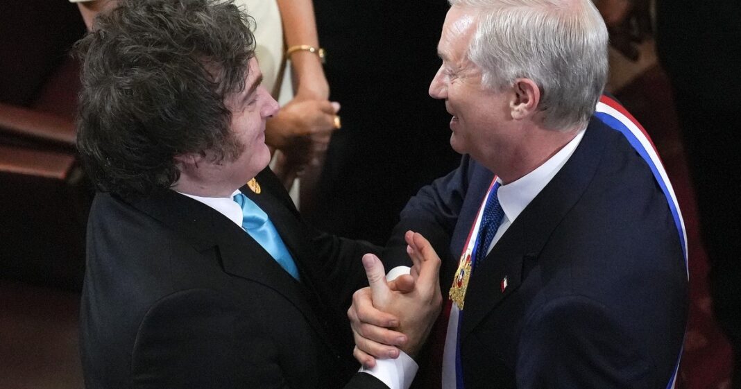 Los presidentes Javier Milei y José Antonio Kast durante un saludo protocolar.