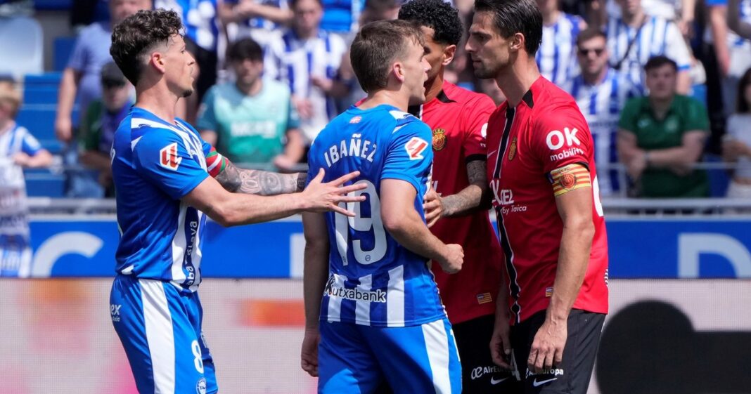 Martín Demichelis durante el partido entre Mallorca y Alavés