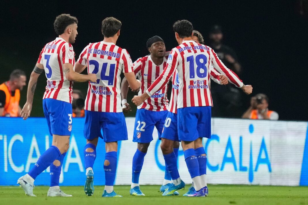 Ilustración de una pantalla de TV mostrando un partido de fútbol y una cancha de tenis