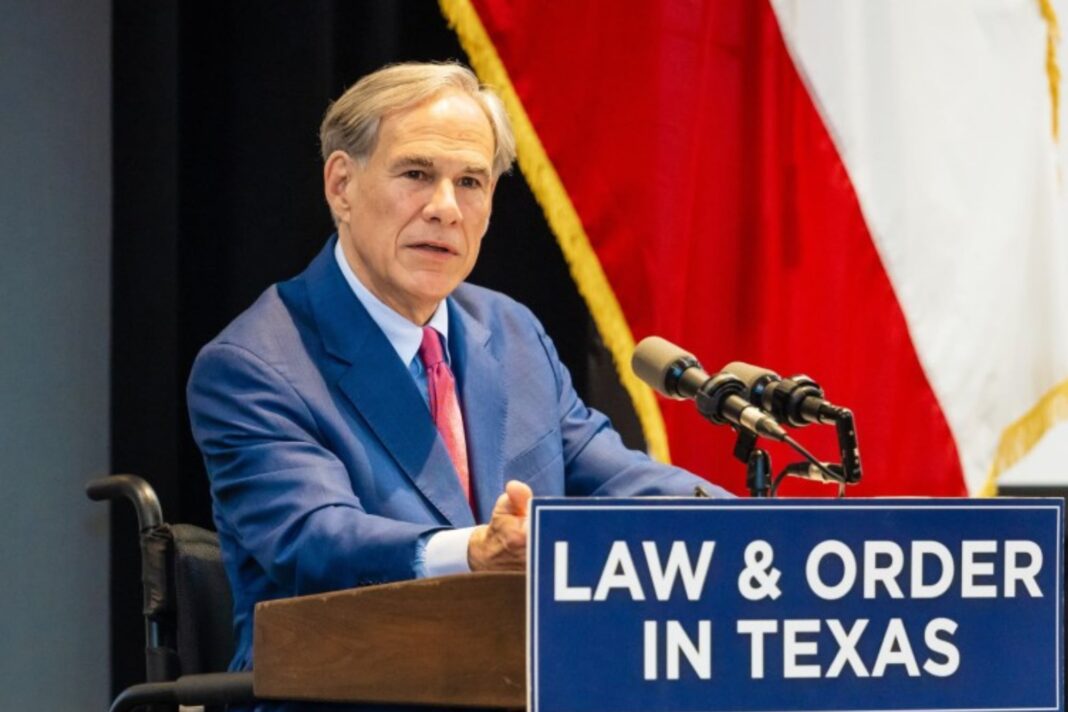 Firma de la ley SB 2018 por el gobernador de Texas Greg Abbott