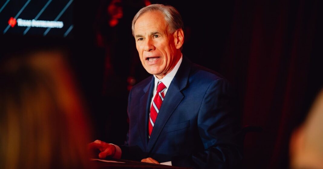 Greg Abbott durante la presentación del Texas Jobs Council en Dallas.