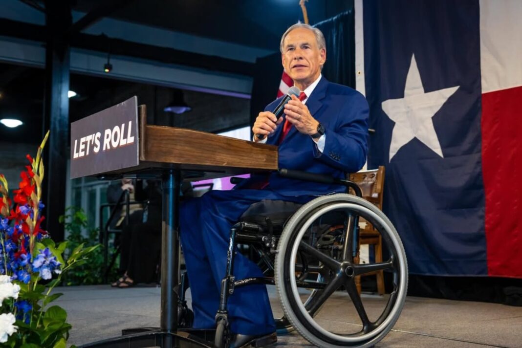 Gobernador de Texas Greg Abbott en conferencia de prensa sobre inversión en semiconductores