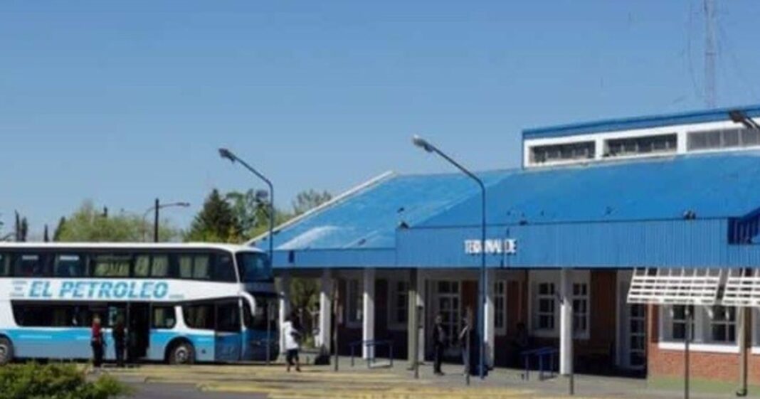 Trabajador de la construcción con casco de seguridad, imagen referencial de accidente laboral.