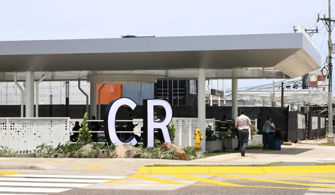 Nueva área de llegadas del Aeropuerto Internacional Juan Santamaría en Costa Rica