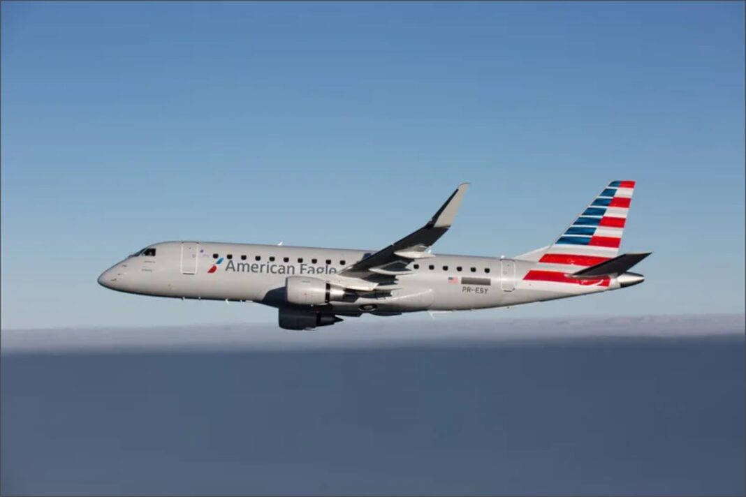 Avión de American Airlines en pista de aterrizaje