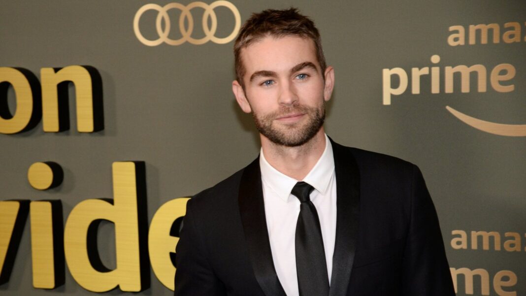 Chace Crawford en una entrevista de pódcast