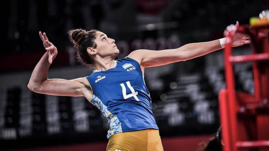 Daniela Bulaich en acción durante un partido de vóley