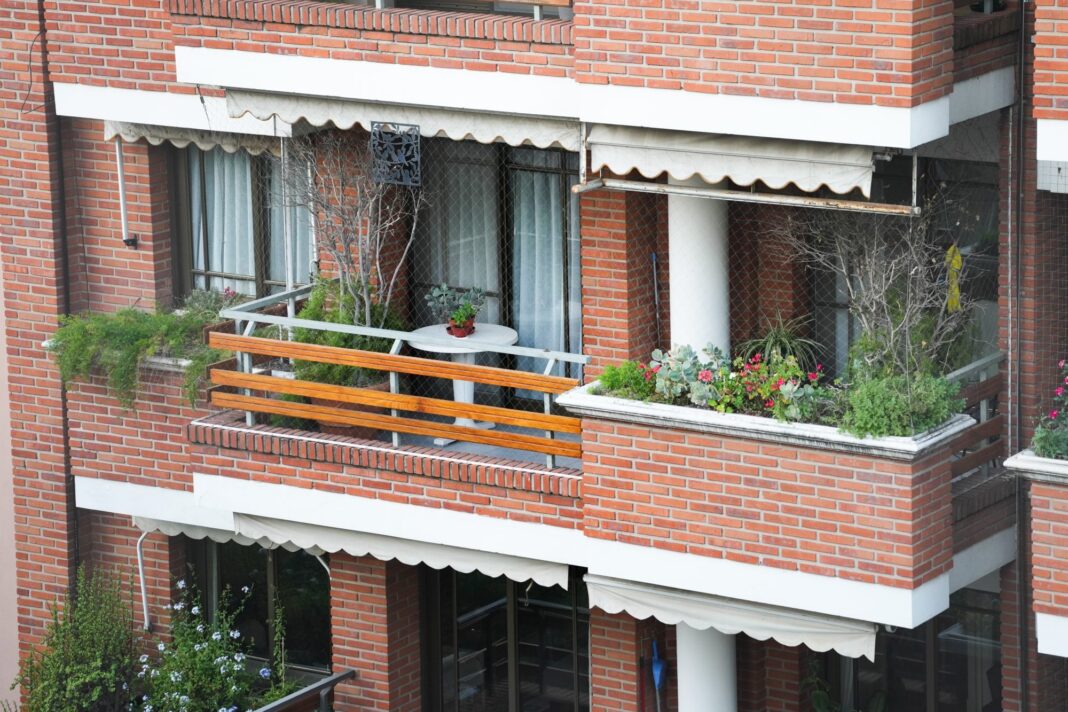 Fachada del departamento de Manuel Adorni en Caballito