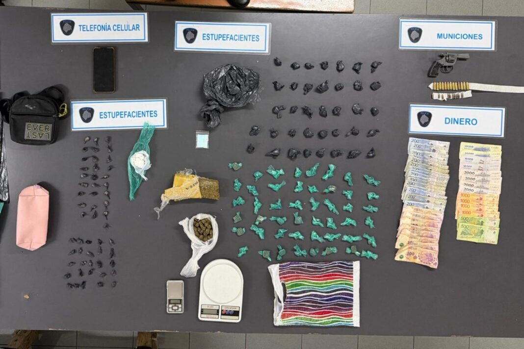 Operativo policial en Villa Zavaleta con drogas y dinero secuestrados
