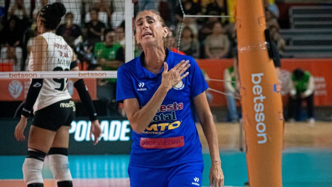 Natalia Málaga entrenadora de Deportivo Géminis