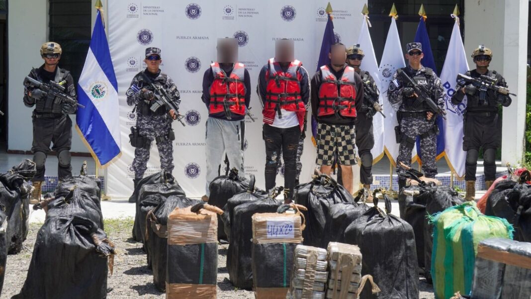 Embarcación interceptada por la Marina Nacional de El Salvador con cargamento de cocaína