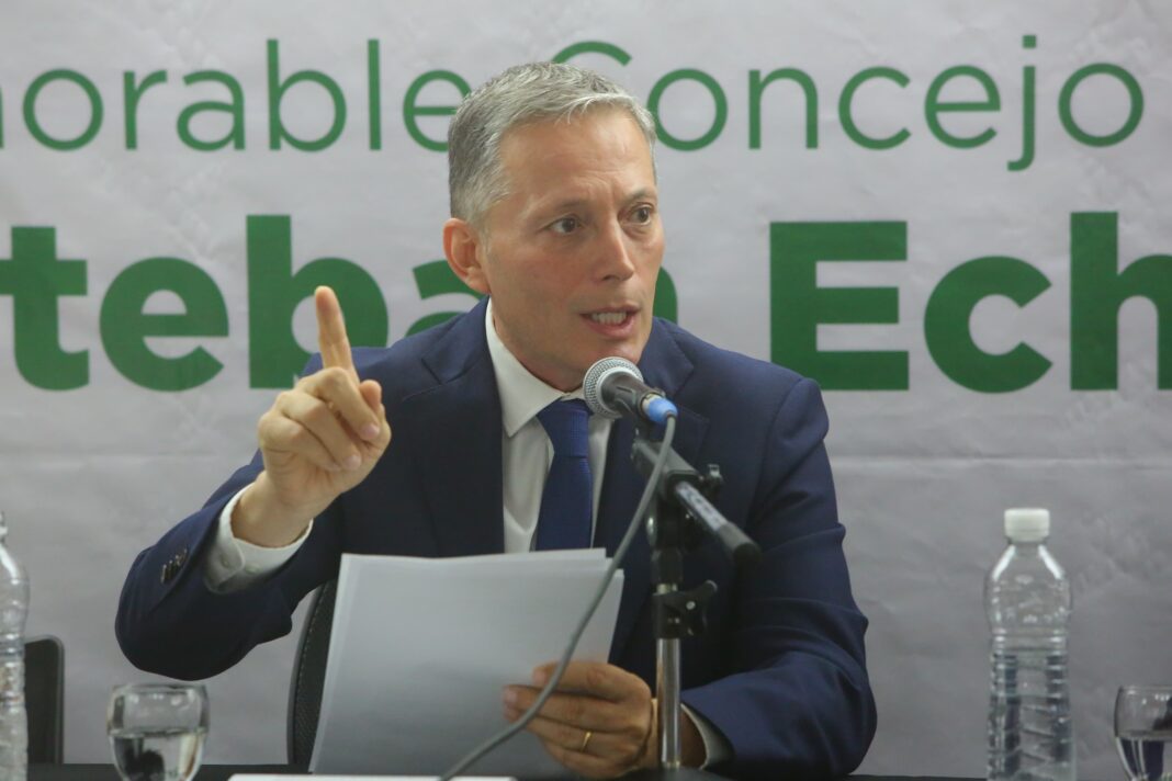 Fernando Gray, intendente de Esteban Echeverría, en conferencia de prensa