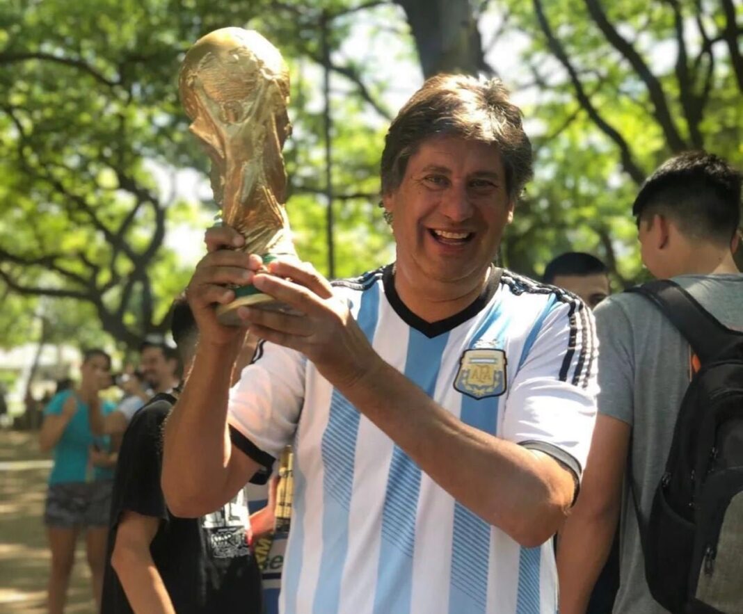 Intendente Roly Santacroce en un evento público
