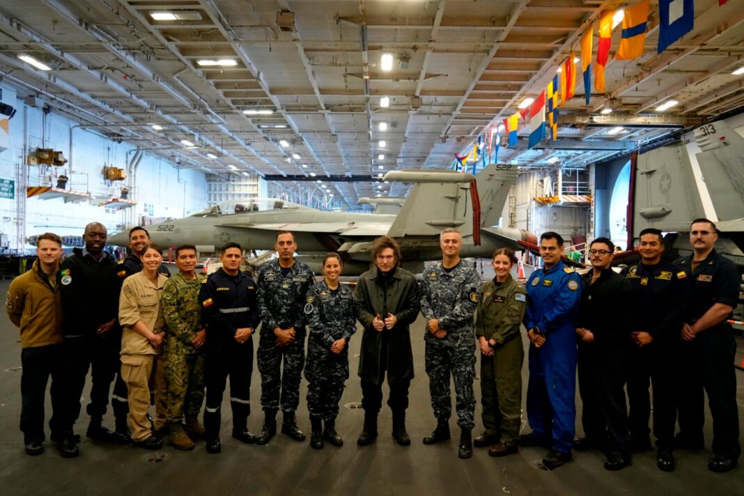 Presidente Javier Milei a bordo del portaaviones USS Nimitz